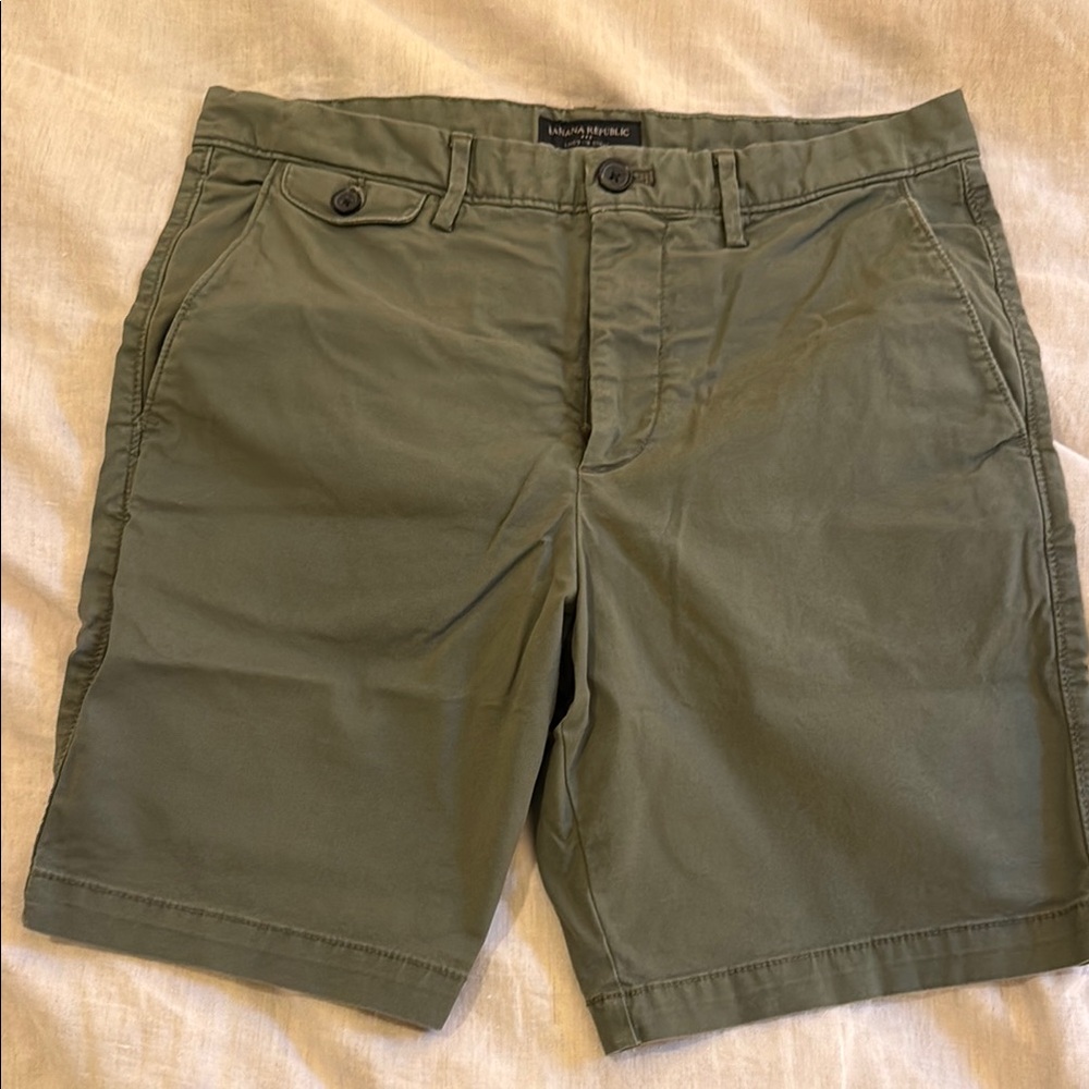 Banana Republic Green Flat Front Shorts NWOT